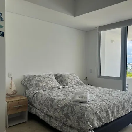 Junto Al Aeropuerto Y La Playa Apartamento